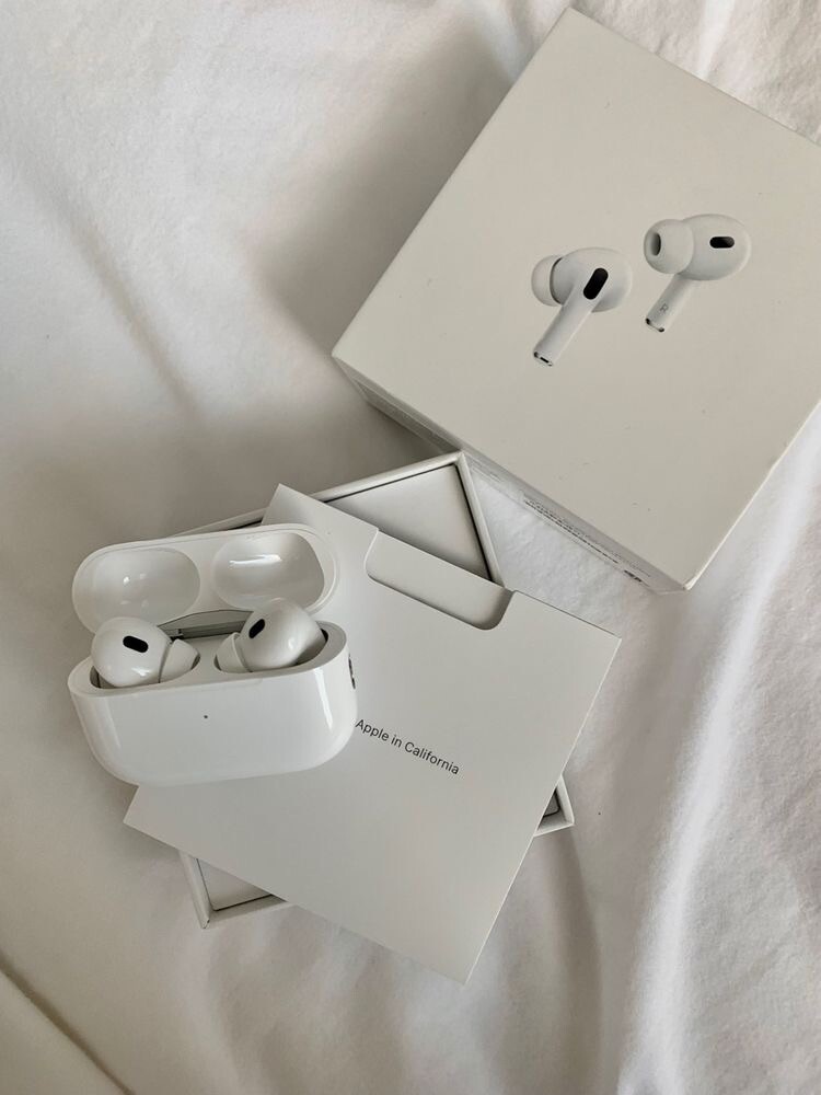AirPods Pro 2nd Gen with Wireless Charging Case-image