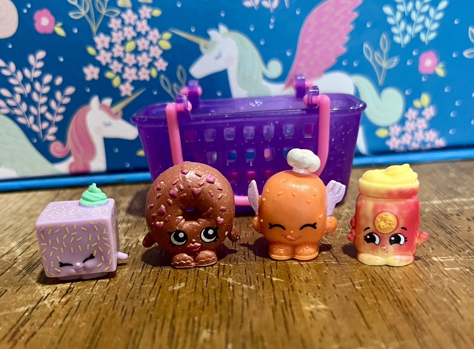 Shopkins Lot of 4 mixed seasons Glitter Brown D’Lish Donut And Three More Basket