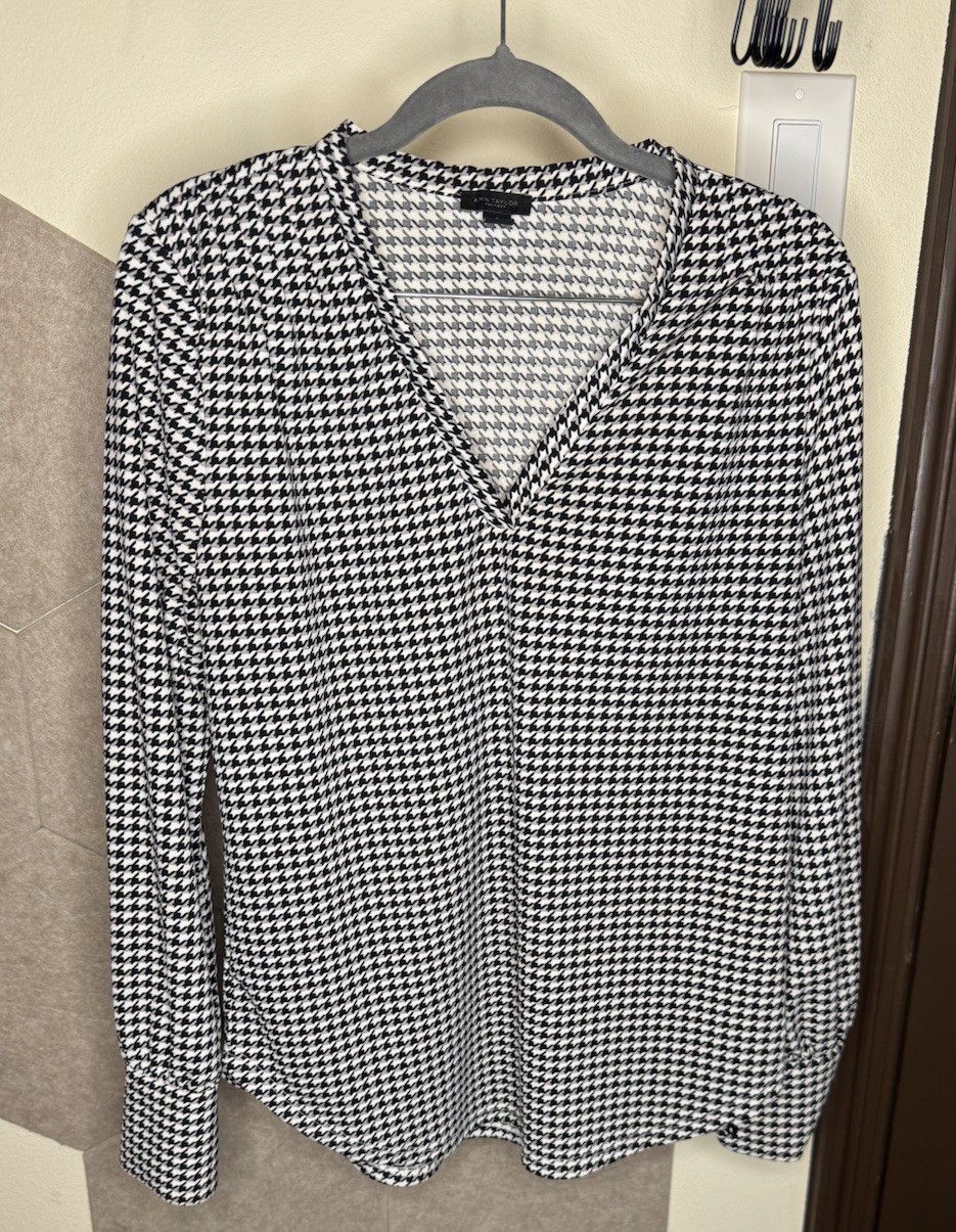 Ann Taylor Factory Houndstooth V-Neck Long Sleeve Blouse Black White Size S