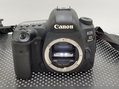 CANON EOS 5D Mark IV 30.4MP DSLR Camera Body -FOR PARTS OR REPAIR