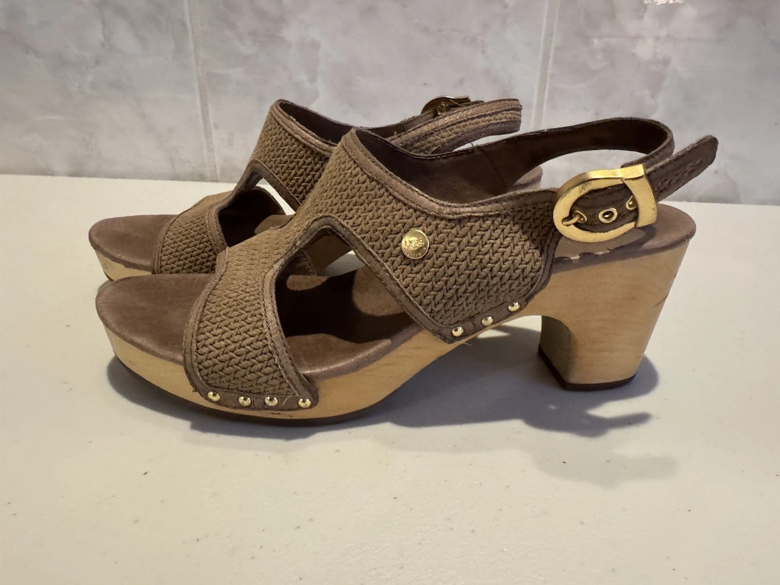 SANDALI ZOCCOLI UGG LOMITA PELLE MARRONE CHIUSURA FIBBIA PUNTA APERTA TACCO MISURA 8 39