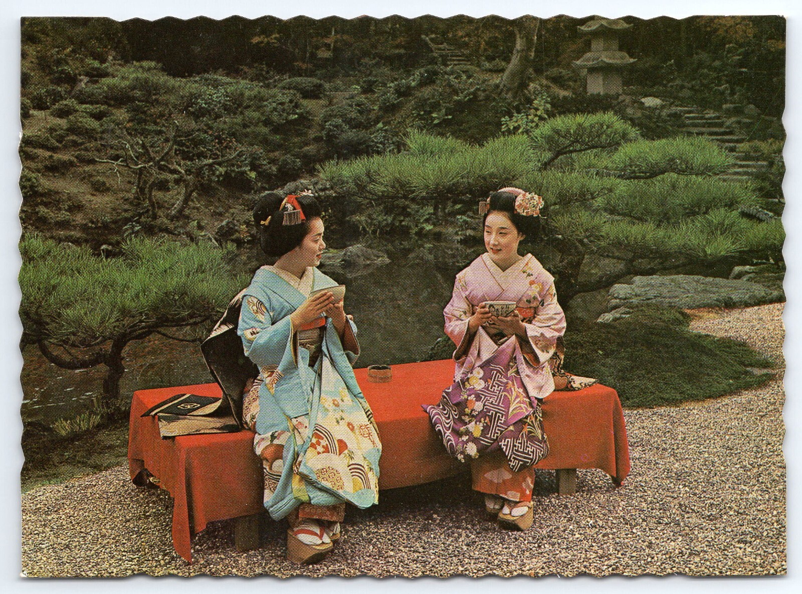 MAIKO THE JUNIOR GEISHA GIRL IN KYOTO Japan 1980's postcard-DX
