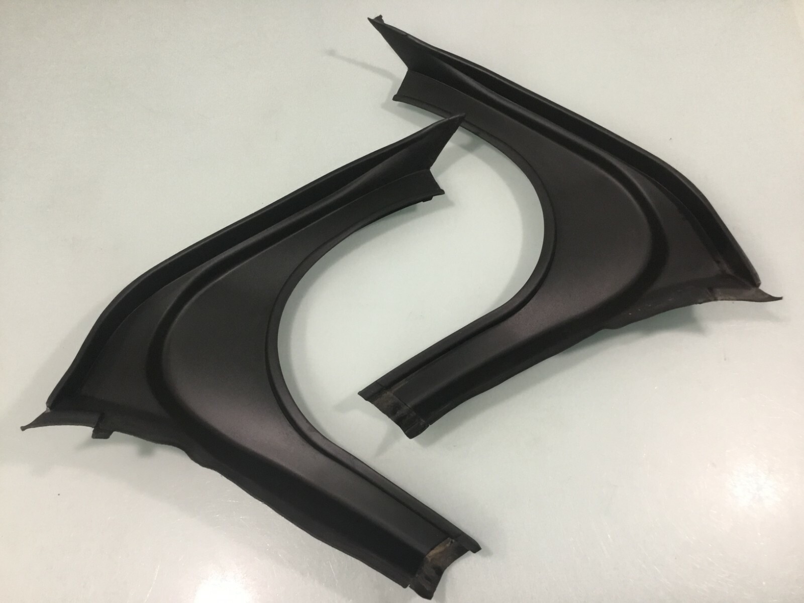 14-20 Maserati Ghibli S Q4 Rear Trunk Lid Right & Left Corner Top Cover Pair E