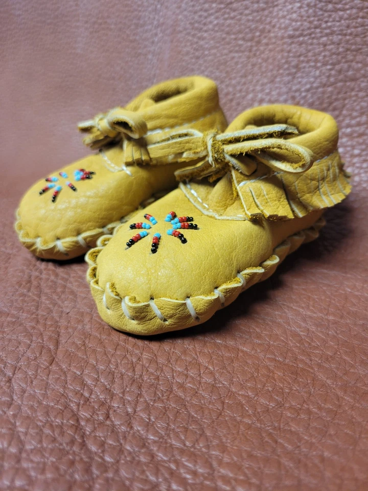 Mocasines bebé Buffalo talla 3 indio 3 a 12 meses niño, cuentas doradas a mano Foto 2 de 4