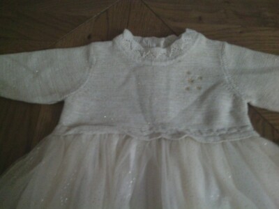 NEXT CREMEFARBENES KLEID FÜR ANLÄSSE MIT CHIFFONROCK - ALTER 0-3 M - EINMAL GETRAGEN - SEHR GUTER ZUSTAND