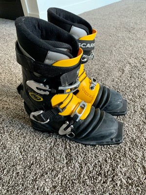 size 8.5 in ski boots