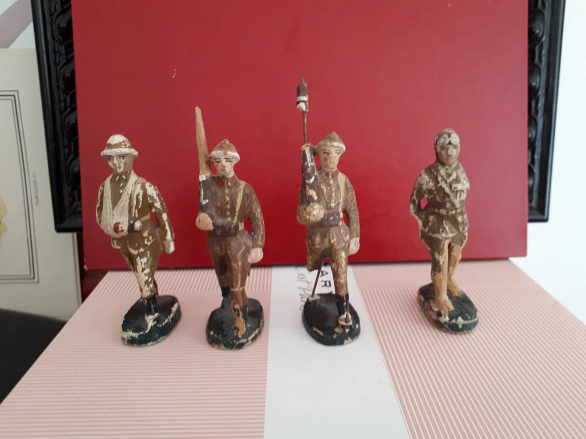 Soldats papier dans petits soldats