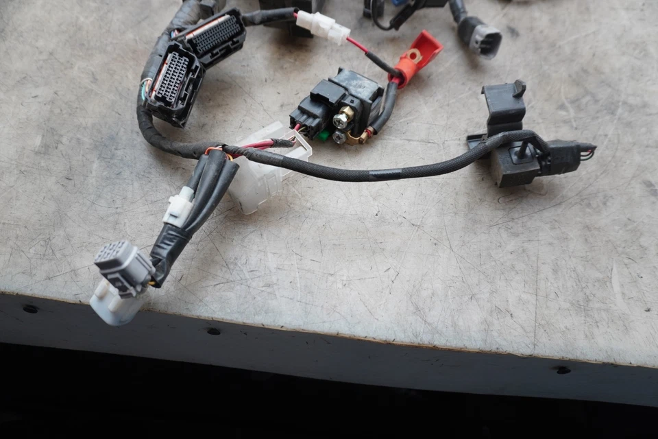 20 SUZUKI GSXR 1000 MAIN WIRING HARNESS 2 CUT PLUGS E-5417 - Image 2 of 4