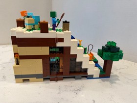 Retired in 2018: LEGO Minecraft: The Waterfall Base (21134)
