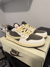 Jordan 1 Retro Low OG SP Travis Scott Reverse...