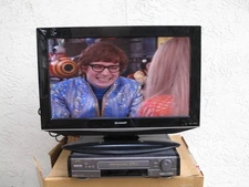 JVC HR-J827MS Super Quick Drive Multi-System VCR with NTSC PAL MESECAM Playback