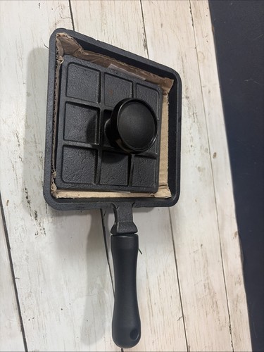 Mini Cast Iron Panini Pan with Press, 6 Inches, 2 Pieces pan and press