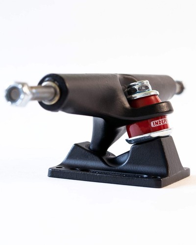 Independent Stage 4 Blackout Skateboard Trucks (Set of 2) - Afbeelding 5 van 11
