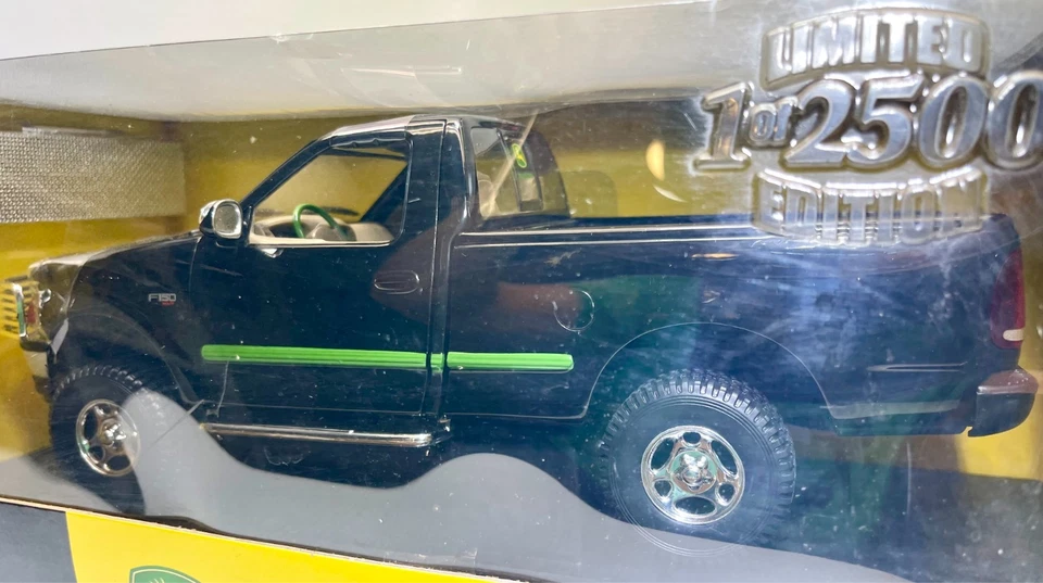 ERTL-Britains 1/18 Scale John Deere Ford F-150 XLT Fan Pickup Truck 🚜 - Image 4 of 4