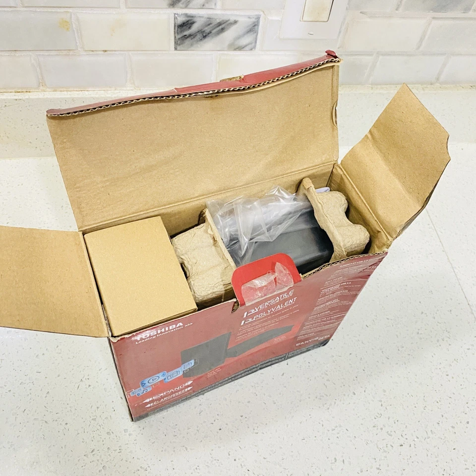 Toshiba 3TB Canvio Desktop External Hard Drive / HDWC130XK3J1/USB 3.0 New - Image 3 of 4