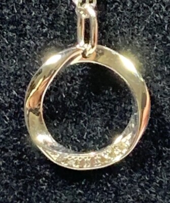 Oprah Winfrey Gift Australian Sydney Opera House Pink Diamond Pendant