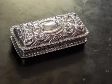 VICTORIAN STERLING SILVER REPOUSSE RECTANGULAR SHAPE TRINKET BOX CHESER 1898 C C