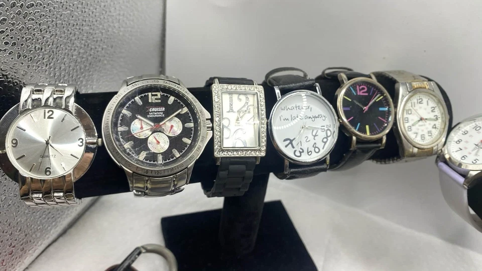 Lote de 30 relojes para hombre algunos funcionan y otros para piezas Foto 3 de 4