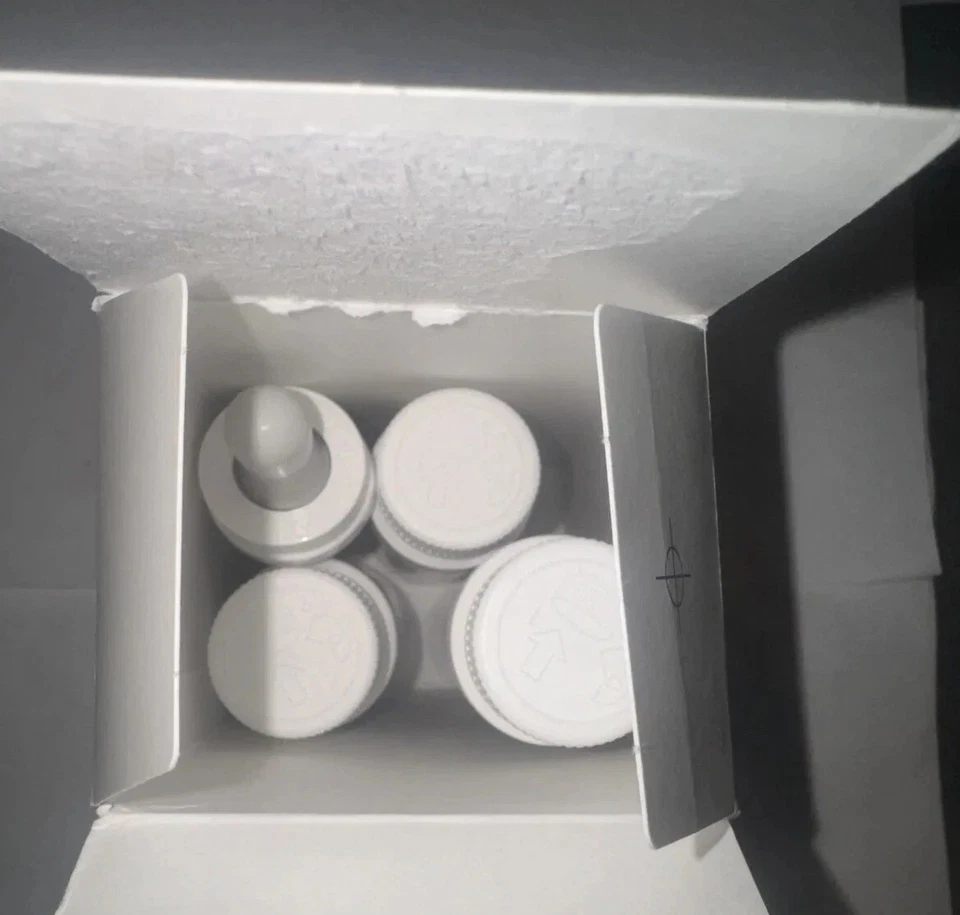 Solución tópica para regeneración del cabello Equate para mujeres 2 % minoxidil 3 meses 6 fl oz Foto 2 de 4