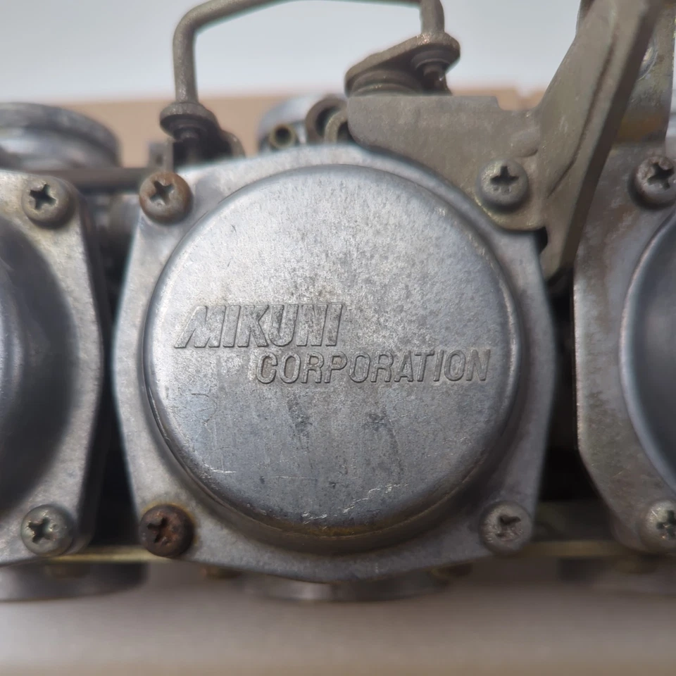 Conjunto de carburador Suzuki GS 550E 1980 Mikuni Foto 3 de 4