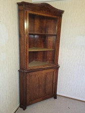 Antiker Vitrinenschrank / Eckschrank aus Holz