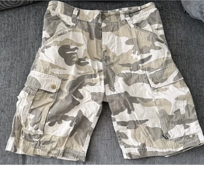 Bench Camouflage combat utility shorts 30 waist - Image 1 of 2