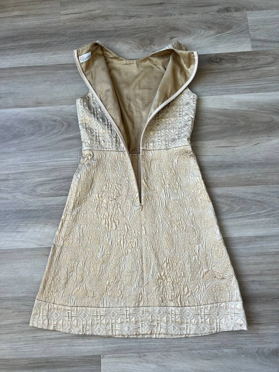 Raro abito uccellino ricamato jacquard rosso Valentino beige archivio senza maniche