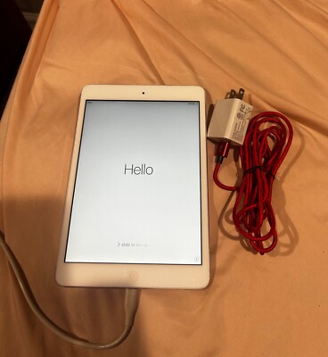 (READ DESC) Apple iPad mini 1st Generation. 16GB, Wi-Fi, 7.9 in - White & Silver