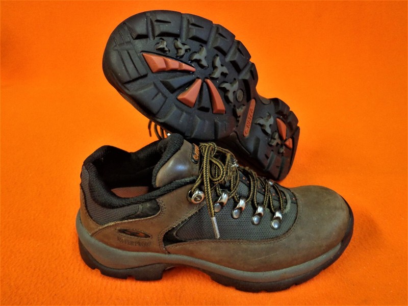 Hi-Tec Waterproof Low Hiking Shoes Women's Size 7