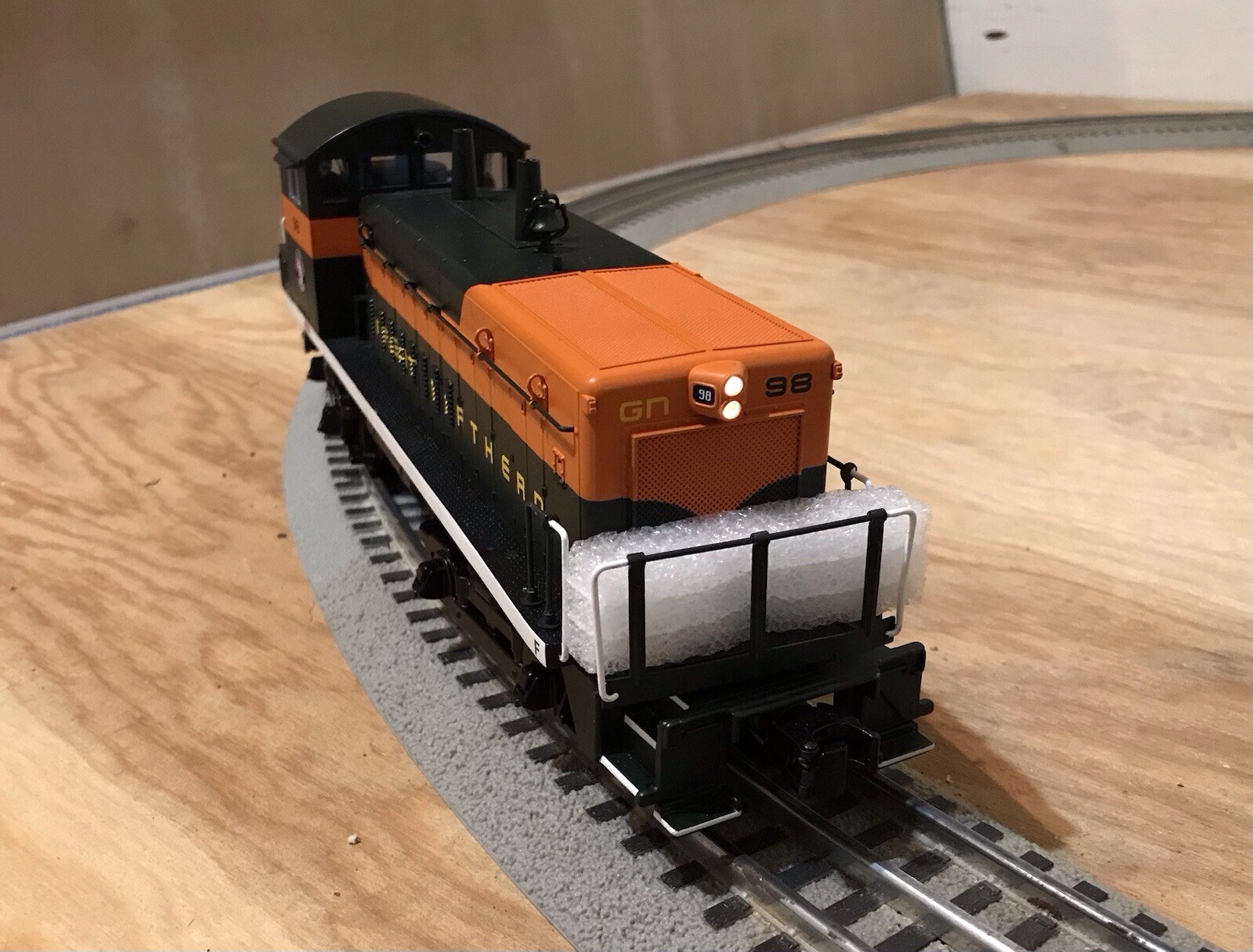 WOW - BEAUTIFUL RAIL KING GREAT NORTHERN SW-8 SWITCHER DIESEL #30-2826-1 CAB98