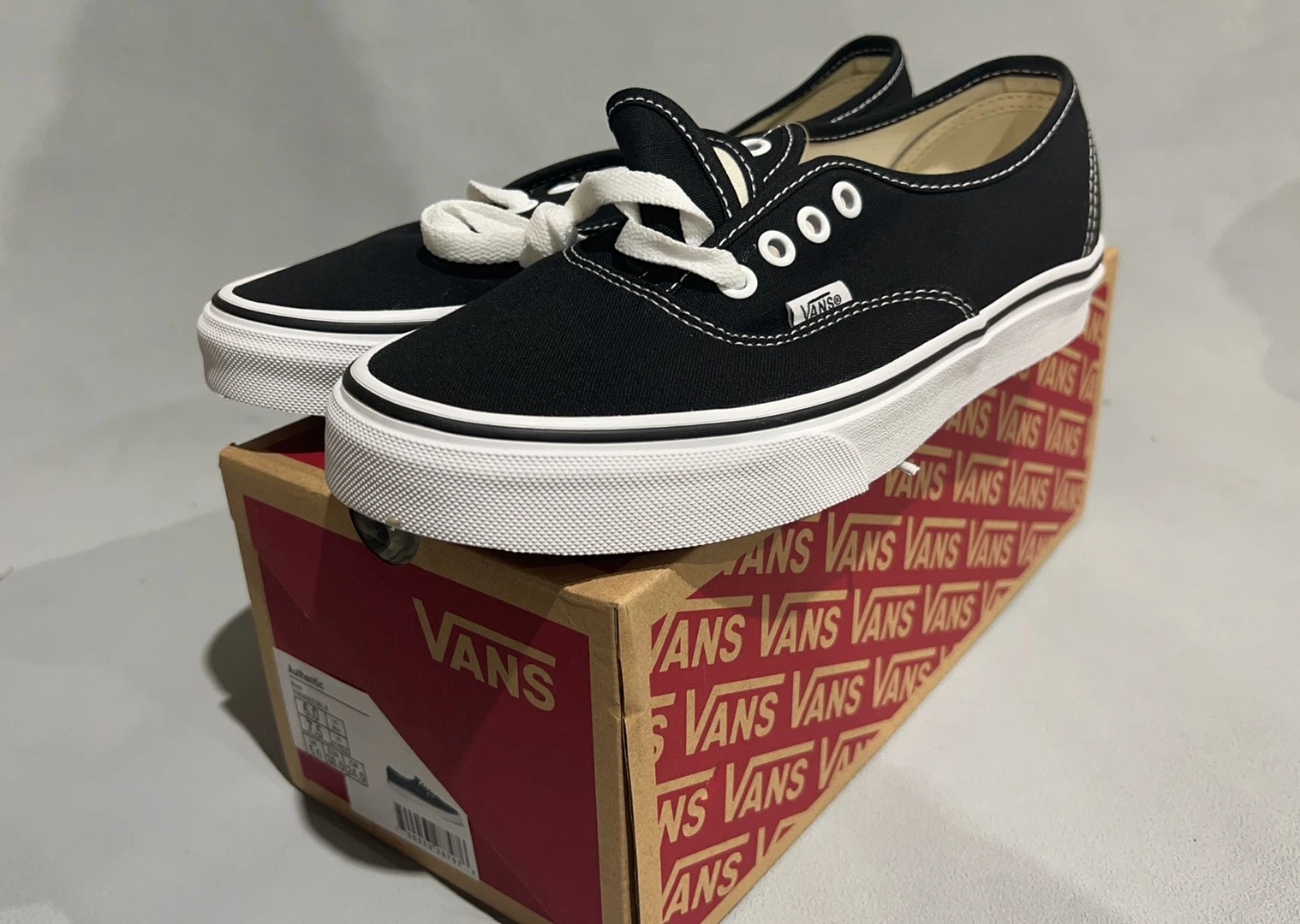 VANS Taglia 6 Furgoni Autentici 'Neri' VN000EE3BLK