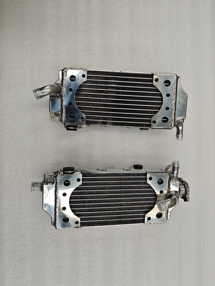 Radiador reforzado compatible con Yamaha YZ250F 2019-2023; YZ450F 2018-2022 Foto 3 de 4