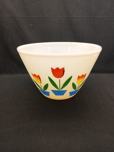Vintage Anchor Hocking Fire King Ivory Tulip 9 1/2 Inch Mixing Bowl EUC