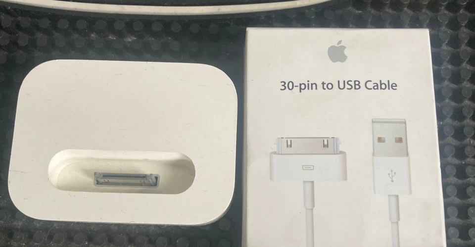 Base para iPod Apple original de colección 2003 con un nuevo cable de carga de 30 pines a USB Foto 3 de 3
