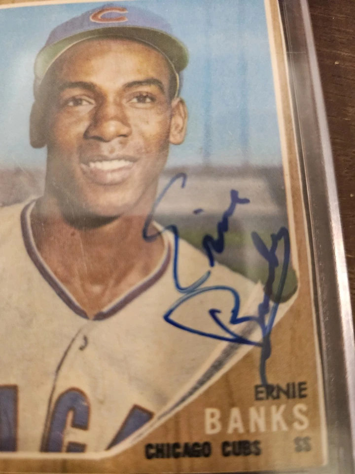 *AUTOGRAPHED* 1962 Topps - Ernie Banks #25 Nicely Centered Clean Corners - Image 4 of 4
