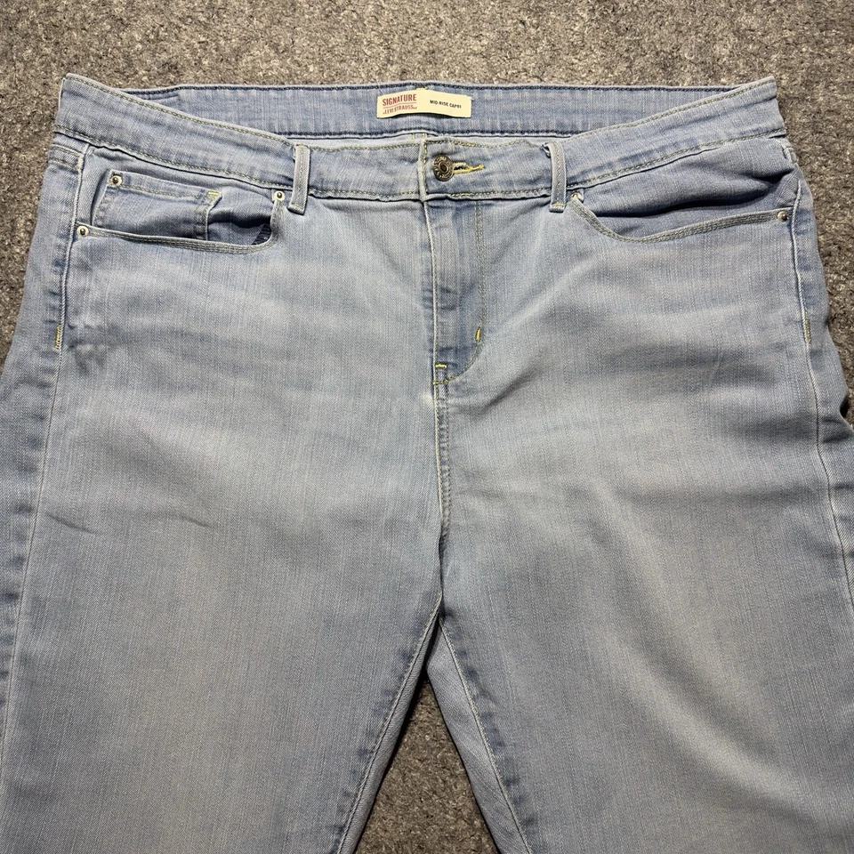 Signature By Levi Strauss Mid Rise Capri Light Blue Denim Stretch Womens Sz 18 - Image 2 of 4