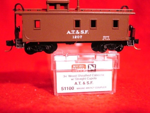 MTL 51100-2 A.T. & S.F.   Caboose de madera Santa Fe 34' #1207 'NUEVO' A ESCALA | Zustand: New