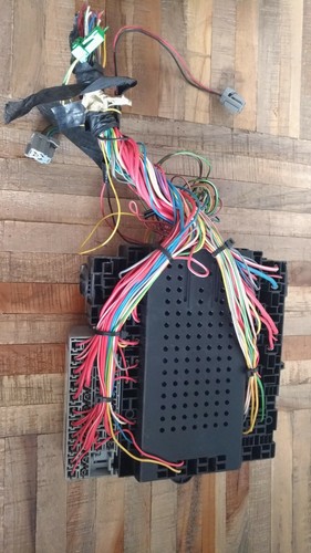 VOLVO XC90 2003-2004 REAR TRUNK ELECTRICAL JUNCTION FUSE BOX OEM - Picture 5 of 7