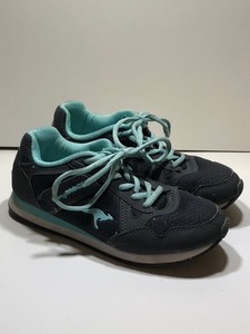 dark gray tennis shoes