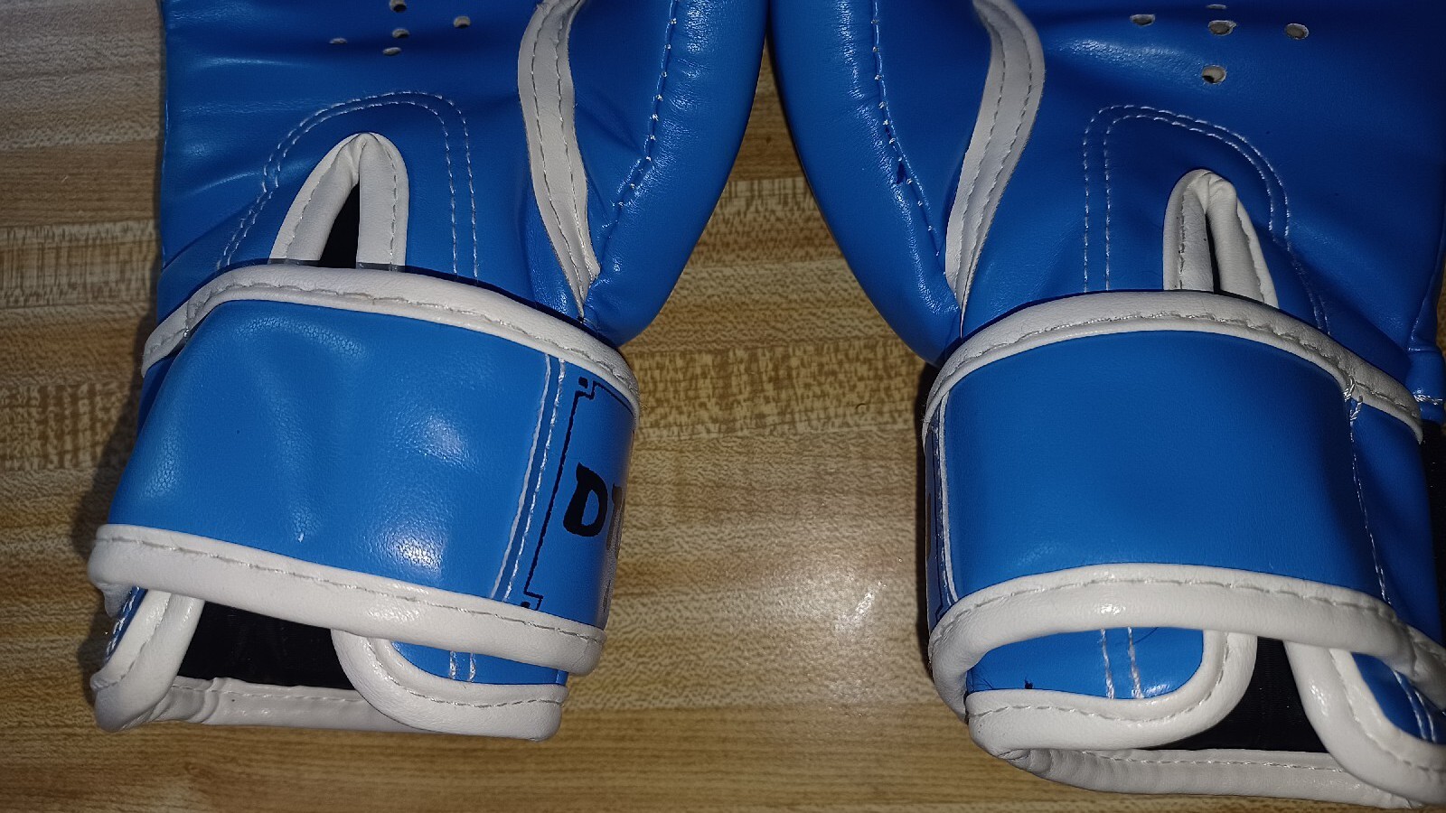 KIDS DTOWN 4 OUNCES BLUE BOXING GLOVES NICE CONDITION eBay