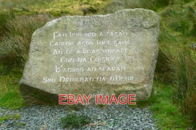 FOTO BRÜCKE DER TRÄNEN - STRASSENRAND STEIN GÄLISCHES DENKMAL DIE BRÜCKE DER TRÄNEN IST W