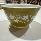 Pyrex Spring Blossom Crazy Daisy 401 Bowl Mixing 1 1/2 Pt White Flowers Vintage