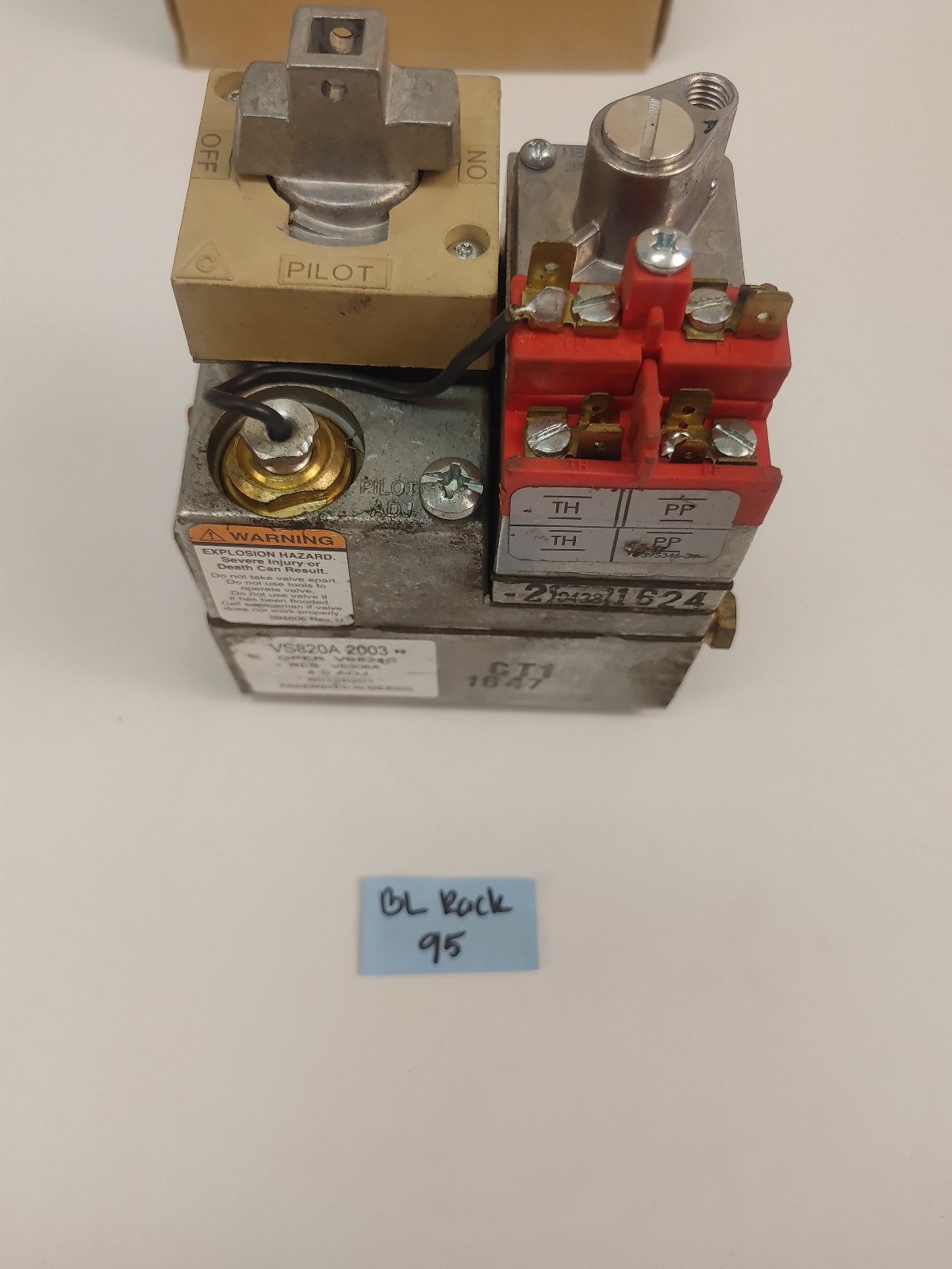 HONEYWELL VS820A2003 GAS VALVE VS820A 1/2" NATURAL GAS VALVE *Read Description*