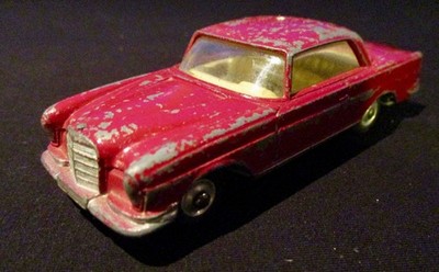 Corgi Toys 230 Mercedes 220 SE Coupe W111 1:43 rot original