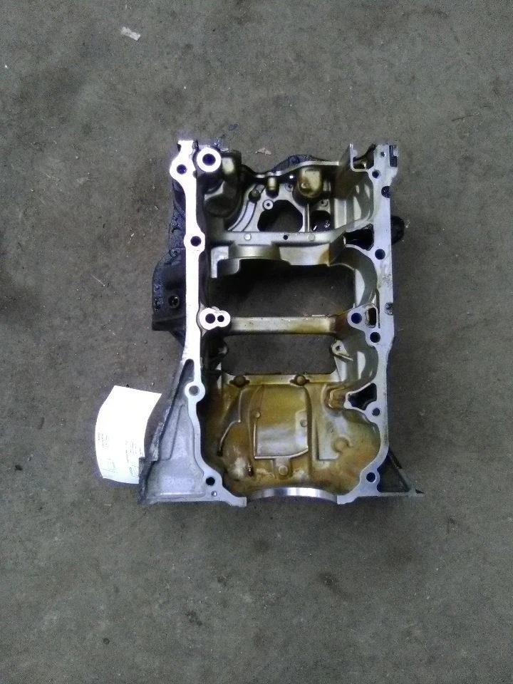 14 Toyota Venza Upper  Oil Pan 2.7 Liter VIN A 5th Digit - Image 2 of 4