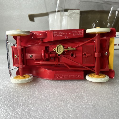 Massey Harris 1929 Model A Panel Delivery Truck Bank 1/25 Scale Limited Edition - Picture 6 of 17
