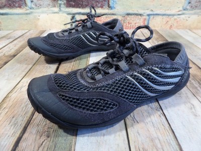 water resistant tennis shoes womens