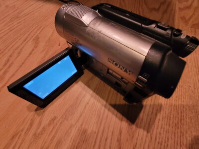 Sony HandyCam DCR-DVD650 Mini DVD Hybrid Camcorder 60x Optical Zoom w/ Battery
