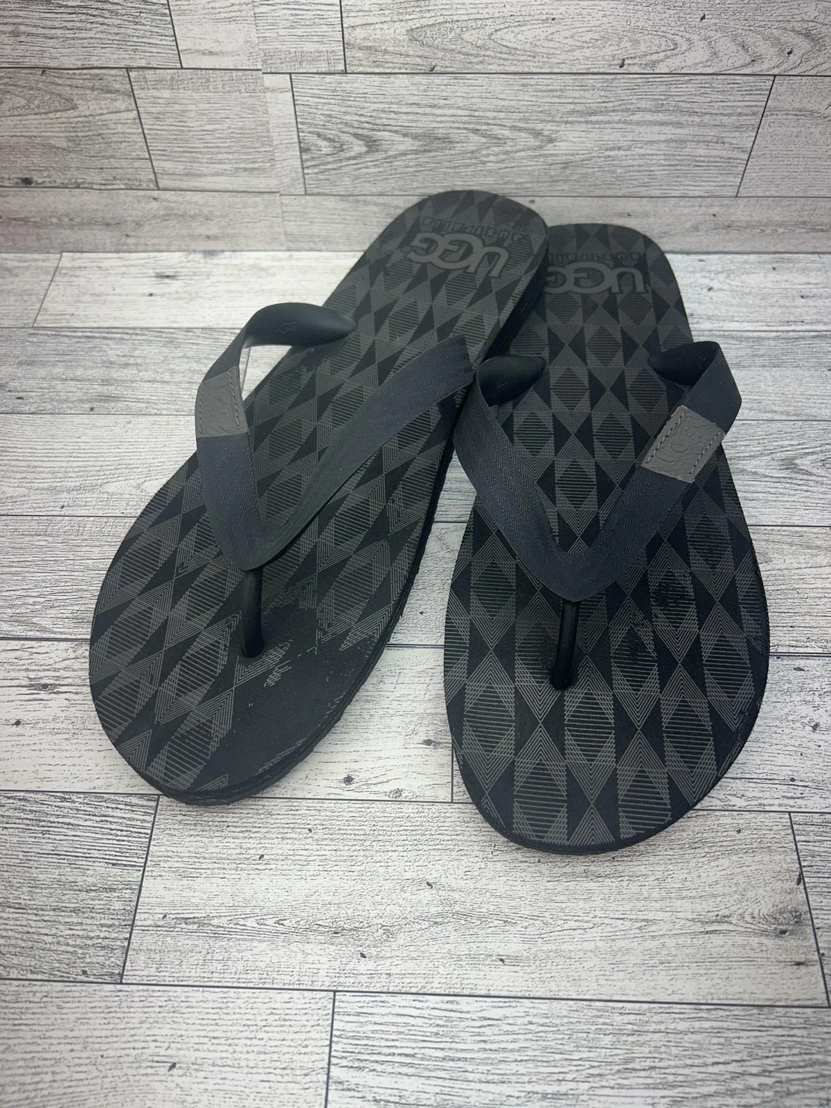 UGG Australia Shoes Mens Size 11 Black Flip Flops Sandals Slip On Beach Summer