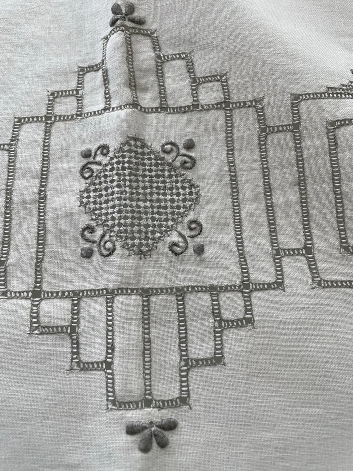 ancienne grande nappe richement brodée main de fleurs /7269V0 - Photo 4/4